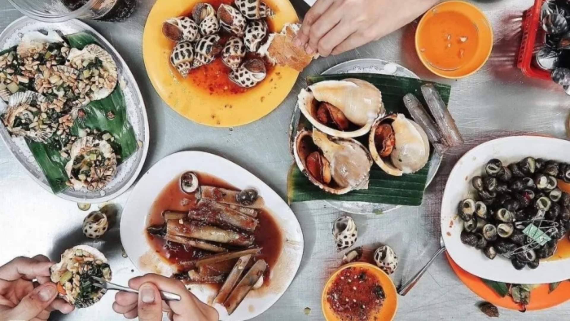 Thổ địa dẫn đường: Ăn sập vỉa hè Uông Bí